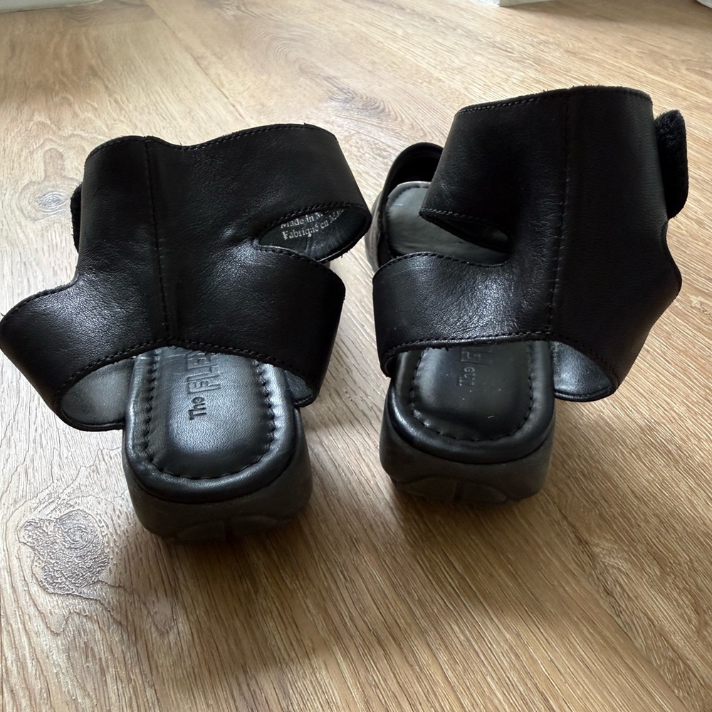 The Flexx Wedge Sandals - Picture 8 of 11